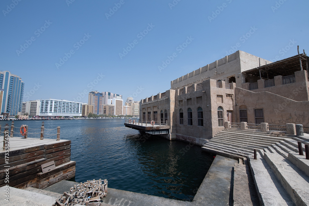 Obraz premium Walking around old town Dubai