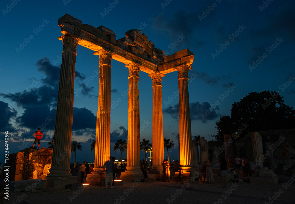 Fototapeta premium Temple of Apollo, Side, Turkey, view of night