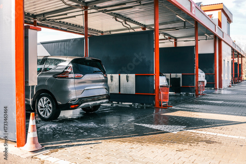 Foto Car being washed at a car wash station