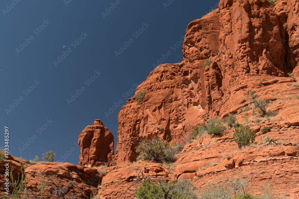 Fototapeta premium Majestic Red Rock Cliffs under Clear Blue Sky in Sedona, Arizona