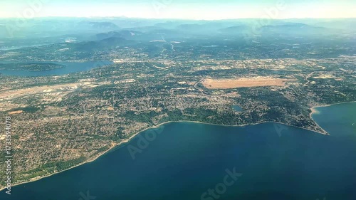 シアトル・タコマ国際空港の上空からの眺め、ワシントン州、2025年8月下旬撮影