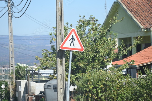 Panneau triangle attention aux piétons