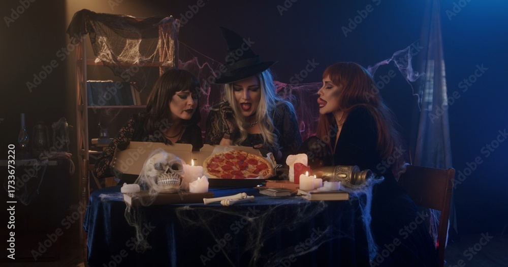 Obraz premium Halloween Witches with Pizza and Skulls