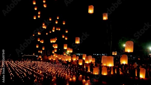 Video Cinematic beautiful view of lanterns floating in the night sky, traditional Yee Peng festival in Chiang Mai, Thailand, Loy Krathong. 4K HD
