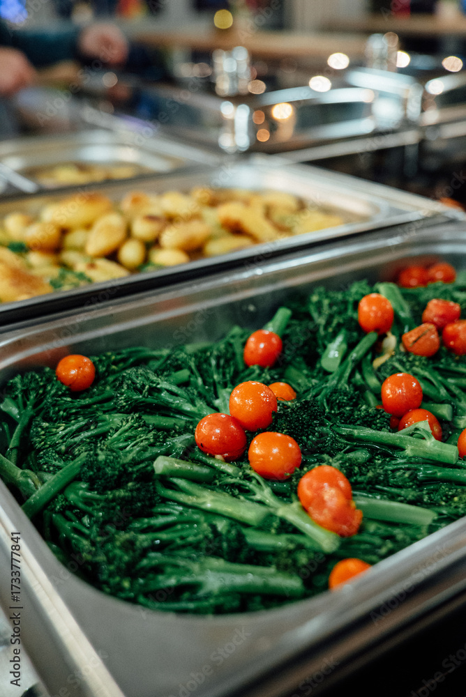 Obraz premium Mittagsbuffet in Kantine / Hotel