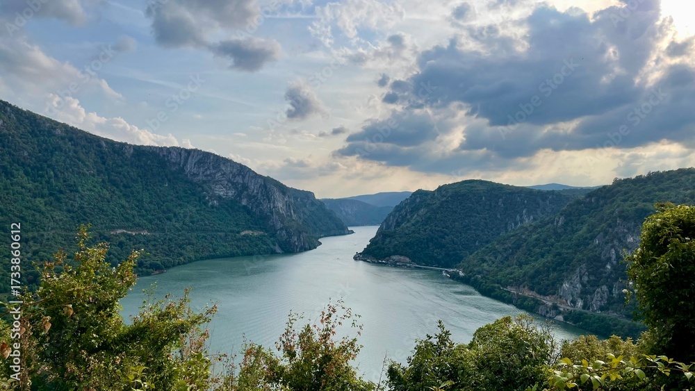 Obraz premium The Iron Gates (Đerdap) gorge of the Danube River on the border of Serbia and Romania