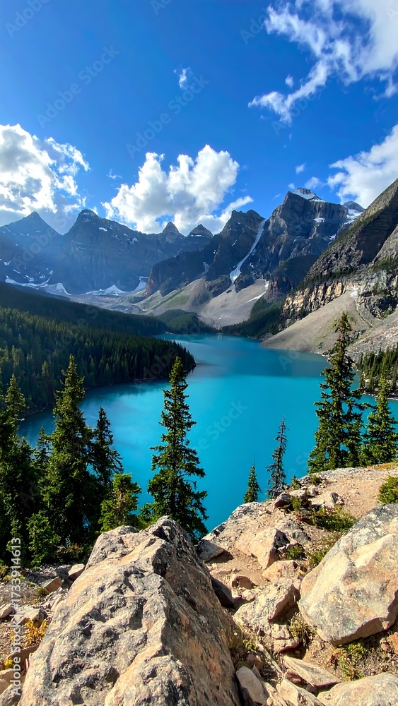 Naklejka premium Mountain lake vista