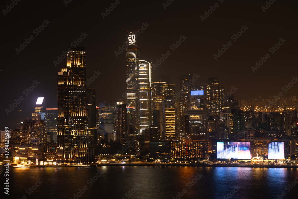 Obraz premium Amazing hong kong skyline from a high vantage point at night