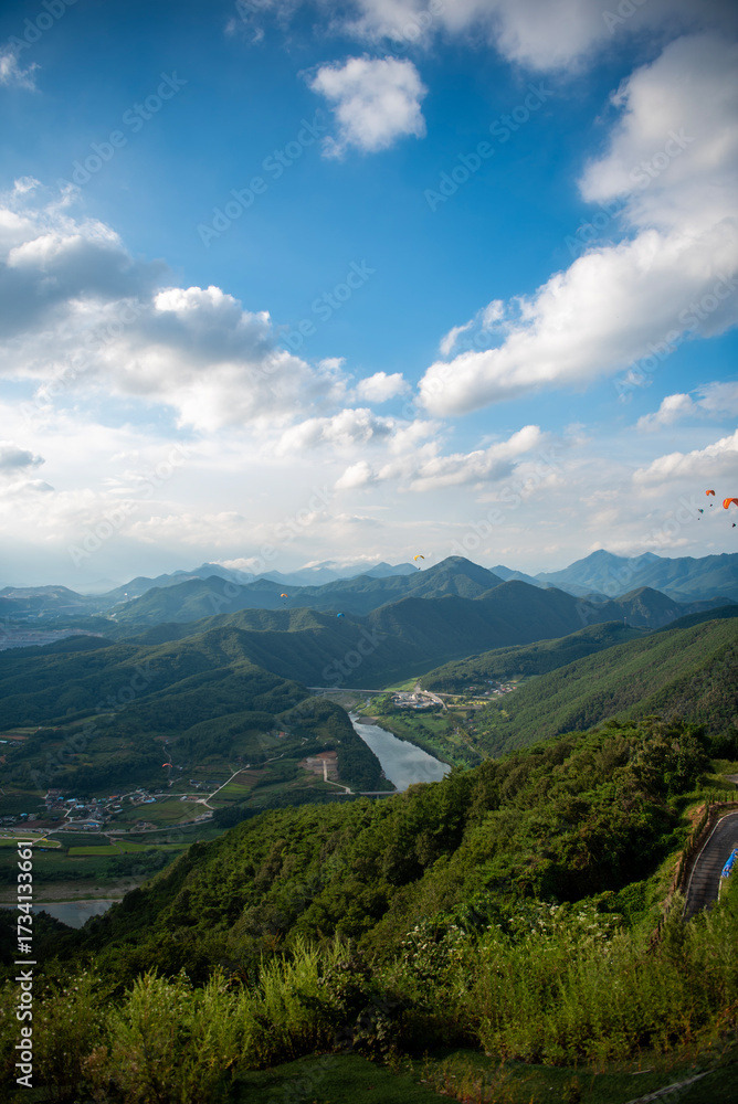 Naklejka premium 단양의 아름다운 여름날