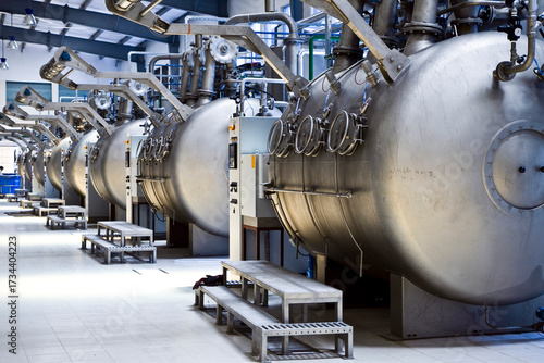 Foto Industrial Dyeing Vats in Textile Factory: Large Steel Pressure Vessels, Manufac