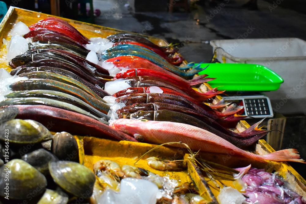Φωτογραφία Night fish market, colorful fish species, fresh cuttlefish, mussels, shrimps and