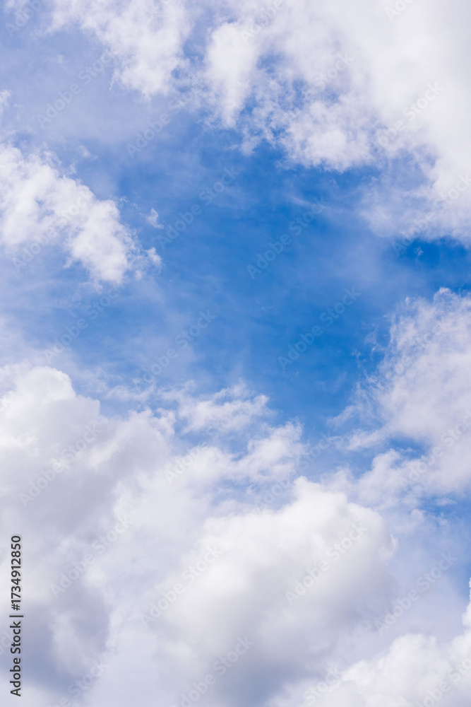 Obraz premium 秋の空 見上げた青空と雲01