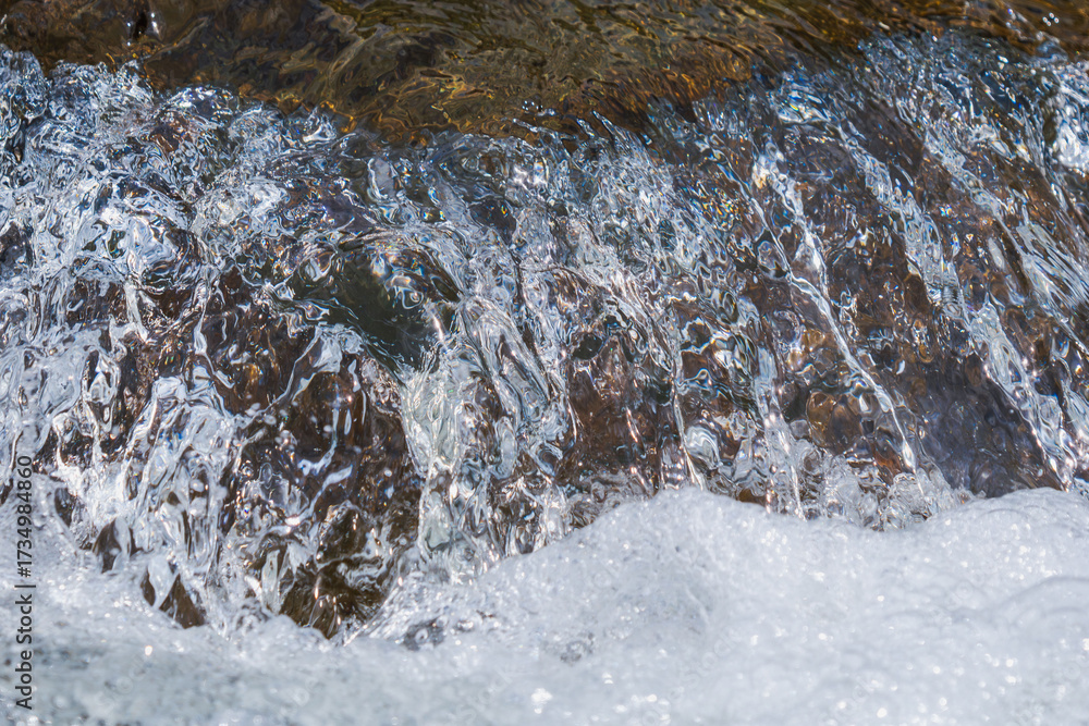 Obraz premium 秋の川 清流の流れのアップ24