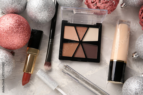 Holiday makeup essentials w...