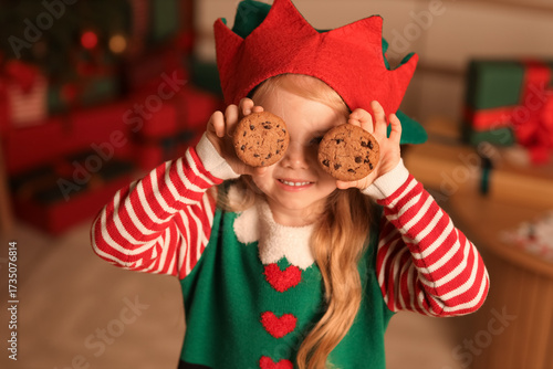 Cute little girl in elf cos...