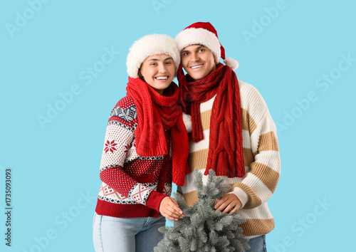 Young couple in Santa hats ...