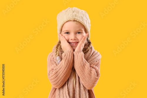 Cute little girl in winter ...