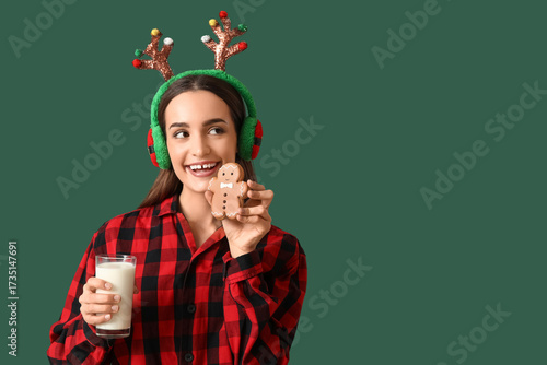 Young woman with tasty Chri...