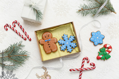Gift box with sweet gingerb...
