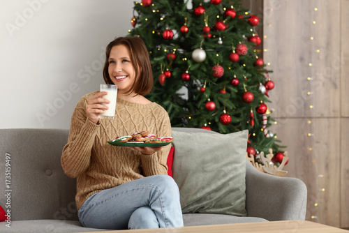 Young woman with plate of g...