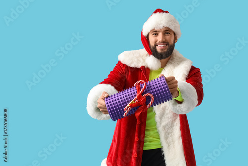 Young happy sporty man in S...