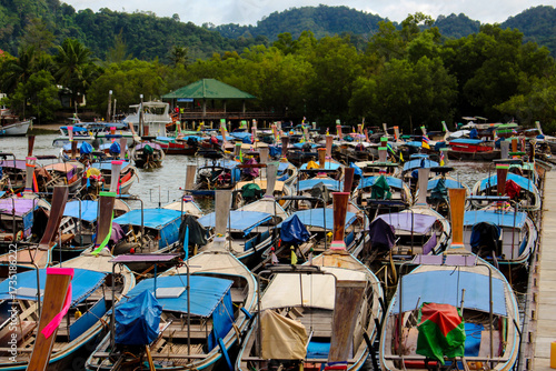 Wallpaper Mural boats in Thailand Torontodigital.ca