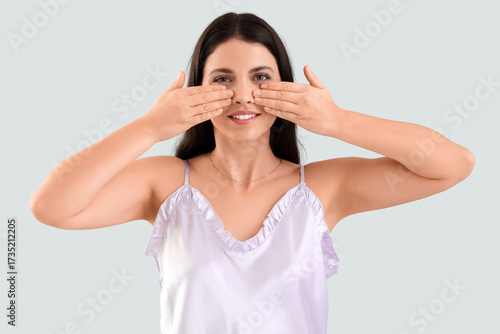 Young woman doing face buil...
