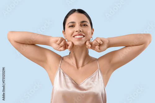 Young woman doing face buil...