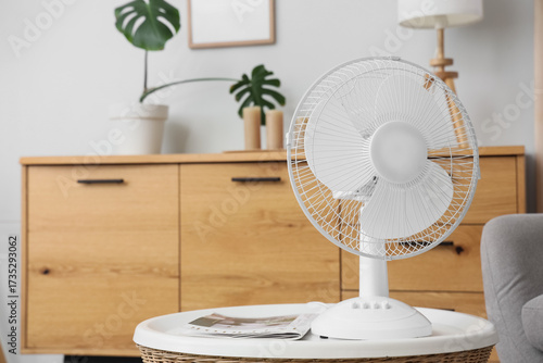 Electric fan and magazine o...