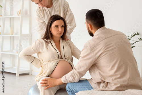 Young pregnant woman sittin...