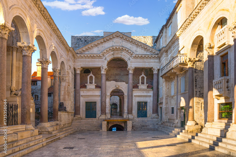 Ταπετσαρία Diocletian's Palace peristyle in Split, Croatia showcasing ancient architecture