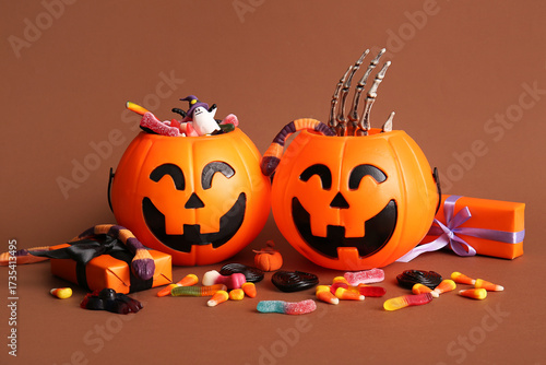 Cauldrons in shape of pumpk...