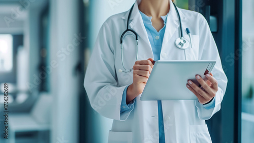 Mujer médico sanitaria