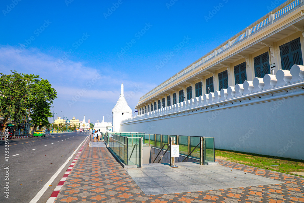 Fototapeta premium The Grand Palace was built same time as Bangkok. royal residences include Dusit Maha Prasat Throne Hall, Aphorn Phimok Prasat Throne Hall, Phiman Rattaya Throne Hall, Chakri Maha Prasat Throne Hall.