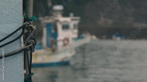 静かな漁港の作業場