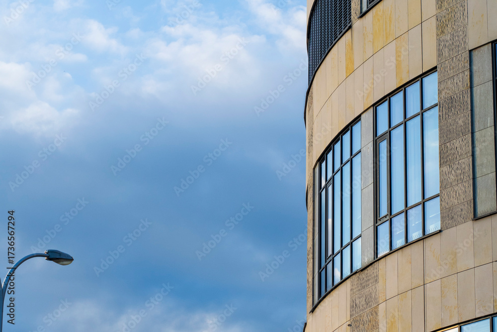 Obraz premium modern office building with blue sky