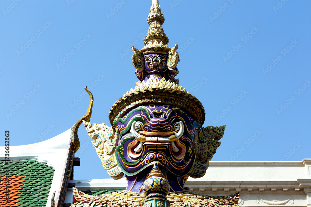 Fototapeta premium diablo protector con casco de personajes