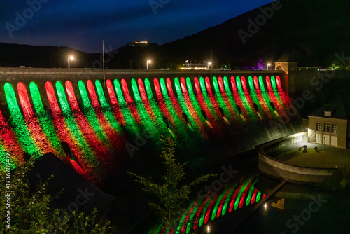 Illumination der Staumauer am Edersee