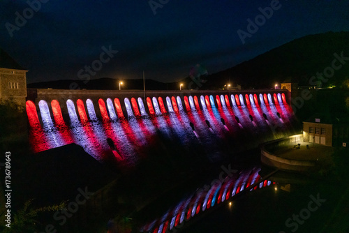 Illumination der Staumauer am Edersee