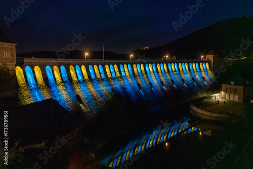 Illumination der Staumauer am Edersee
