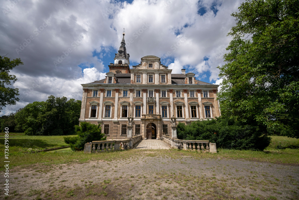 Obraz premium Abandoned Mansion Luxury Palace Castle Interior with Vintage Architecture and Decay