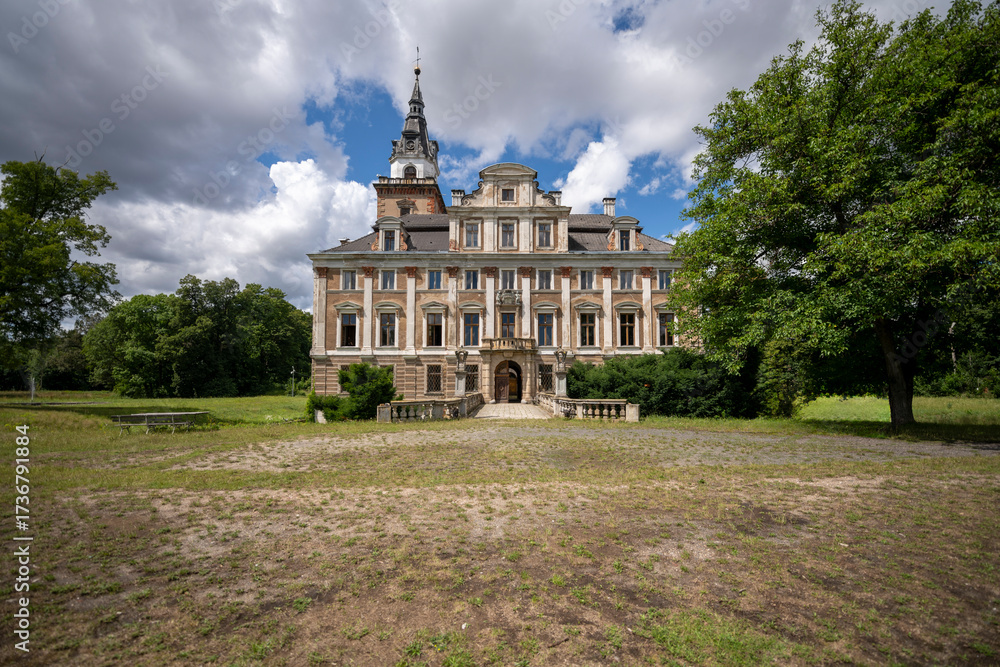 Obraz premium Abandoned Mansion Luxury Palace Castle Interior with Vintage Architecture and Decay