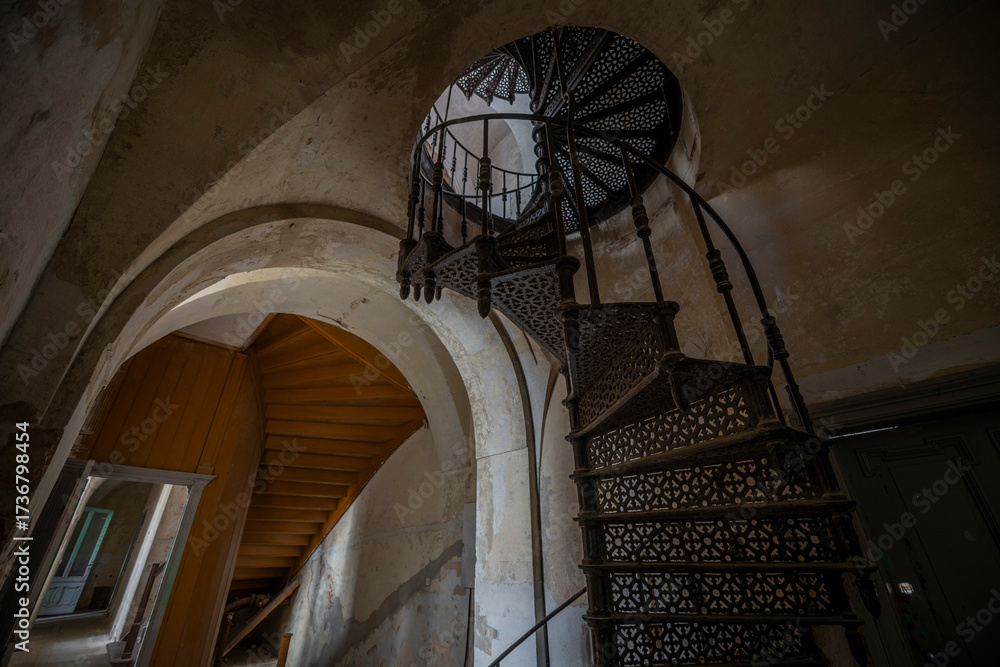 Fototapeta premium Abandoned Mansion Luxury Palace Castle Interior with Vintage Architecture and Decay