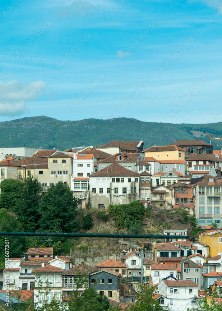 Obraz premium Traditional white village on a portuguese hillside