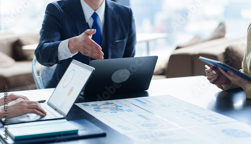 ビジネス　ミーティング　会議　ボディパーツ　