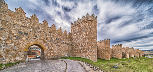 Obraz na płótnie Walls of Ávila, 11-14th Century Medieval Defensive Walls, UNESCO World Heritage