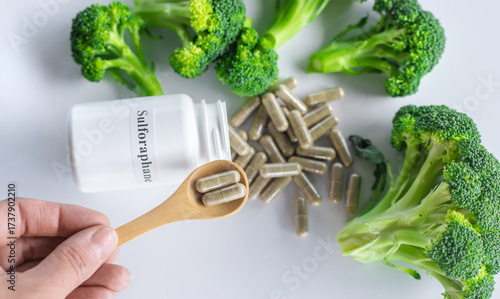 Foto Broccoli contains sulforaphane on the table. Selective focus.