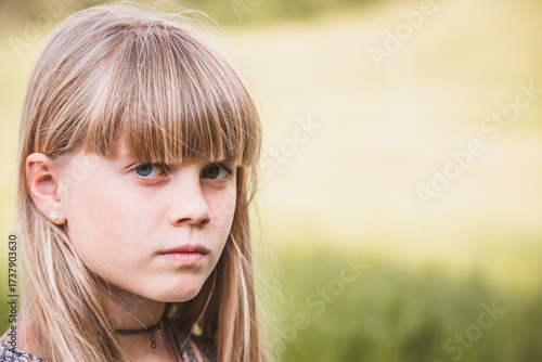 Kind, Mädchen, Gesicht, ernst