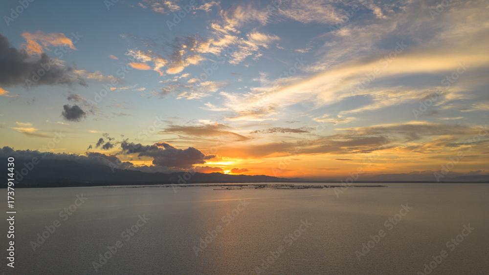 Fototapeta premium Scenic Sky During Sunset Over Calm Water