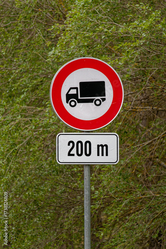 European Round Traffic Sign No Trucks Allowed with 200m Distance Plate